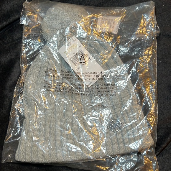 Michael Kors Grey beanie - Picture 3 of 4